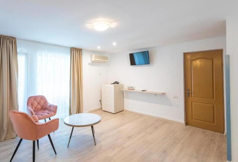 سوئیت جونیور با چشم‌انداز باغ, Dana Resort