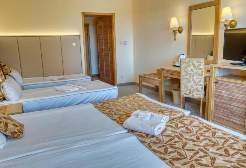 Семейный Номер, Dit Majestic Beach Resort