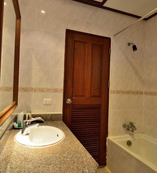 Номер Deluxe, First Bungalow Beach Resort
