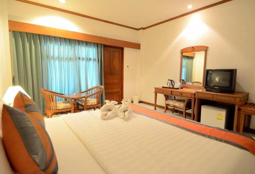 Номер Deluxe, First Bungalow Beach Resort