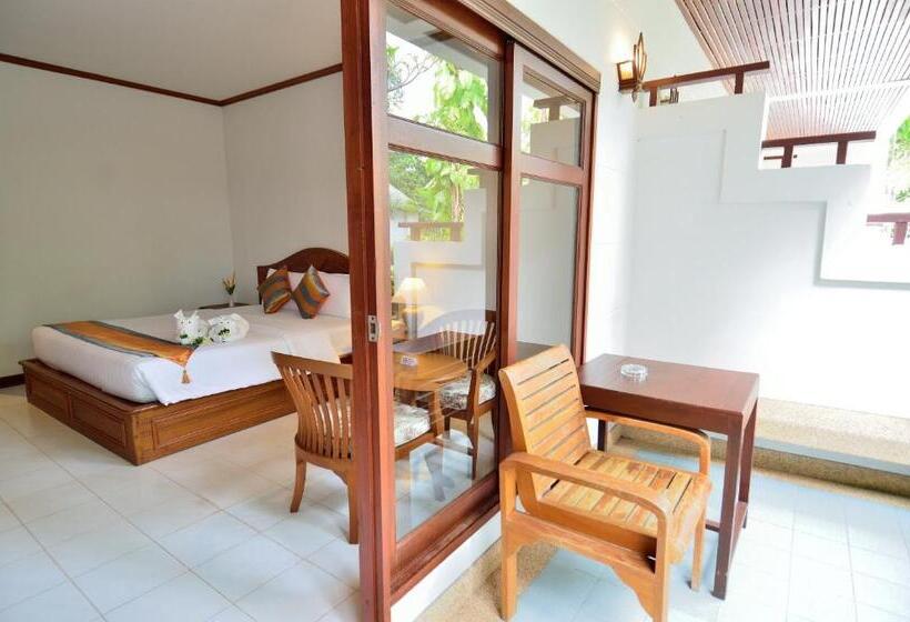 Номер Deluxe, First Bungalow Beach Resort