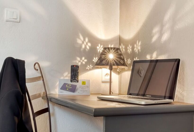 Номер Комфорт, Logis Hôtel Les Ii Mas   Perpignan Sud