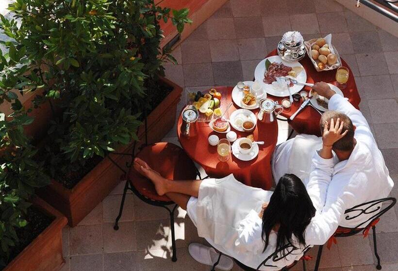Полулюкс Повышенной Комфортности, Relais Villa San Martino