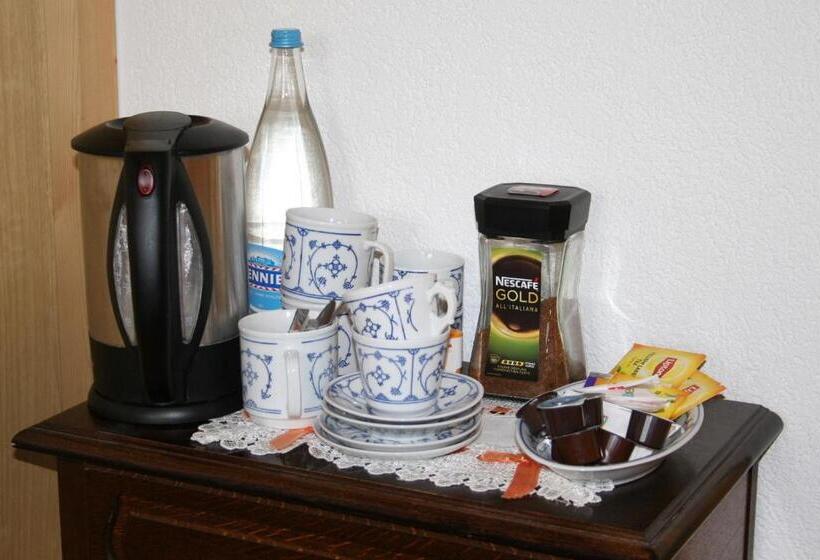 Семейный Номер, B&b Café De La Poste