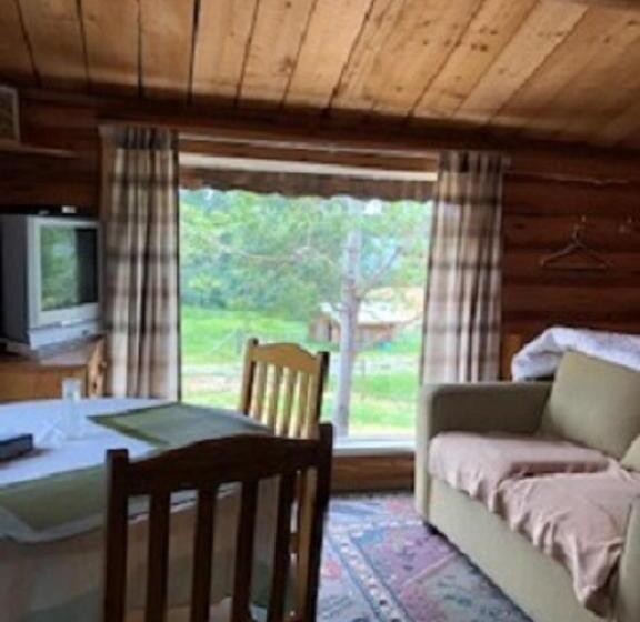标准工作室, Nimpo Lake Resort