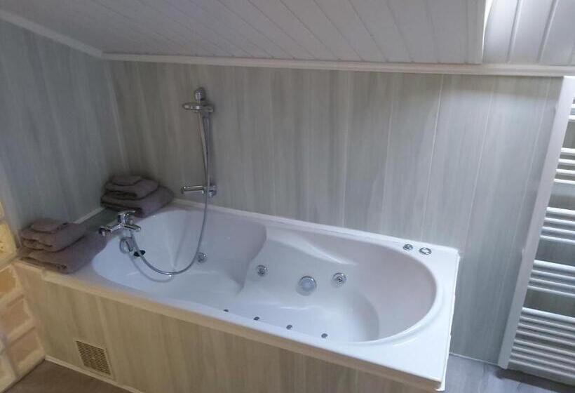 Семейный Номер, Domaine De Poumatan