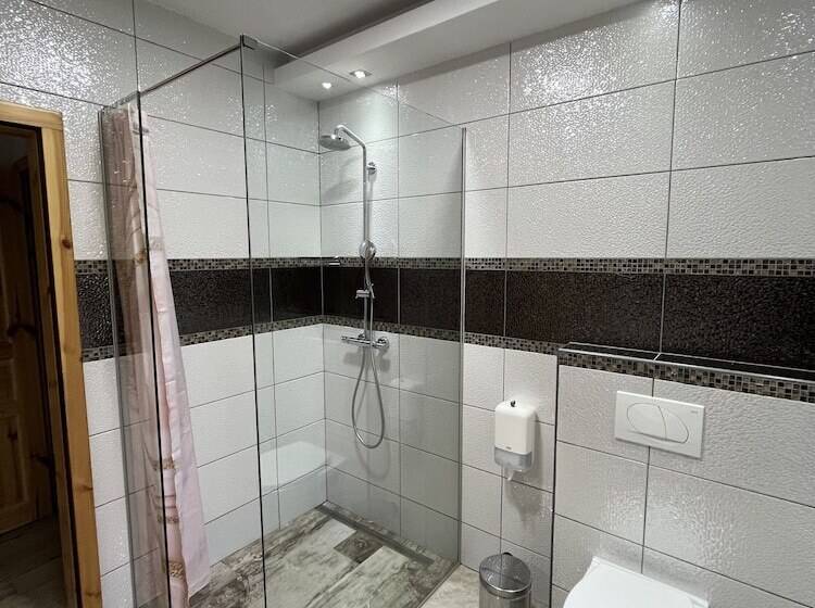 اتاق لوکس, Rustic Inn River