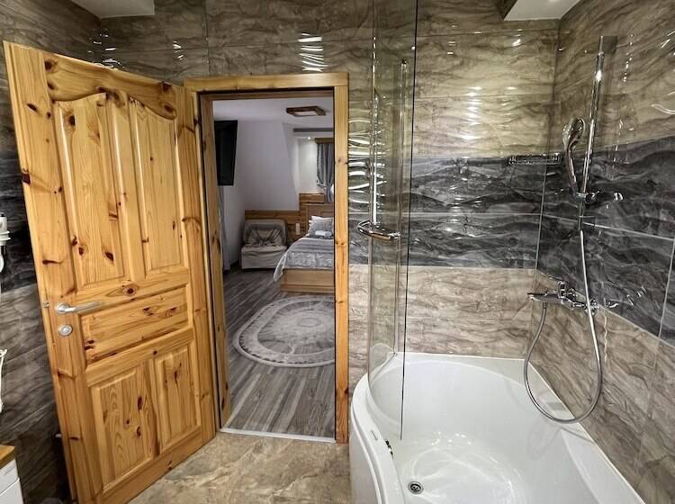 اتاق لوکس, Rustic Inn River