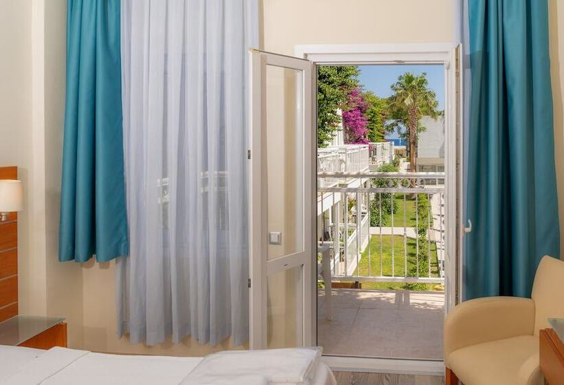 Семейный Номер, Petunya Beach Resort