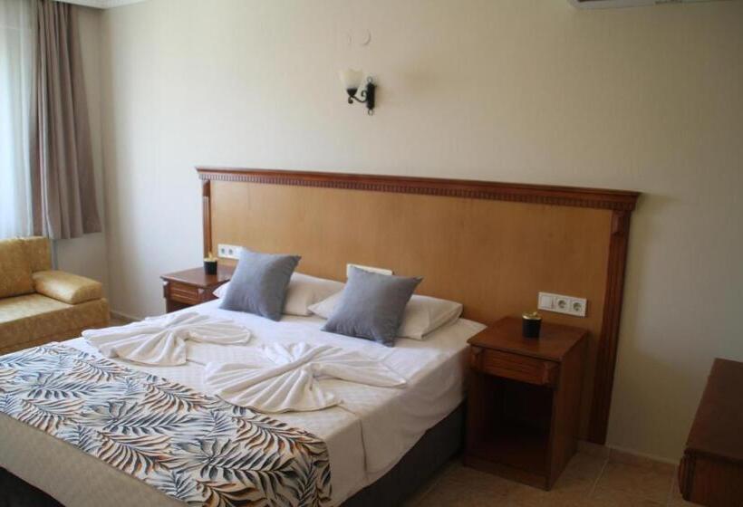 Люкс Вид на Сад, Rosy Suites