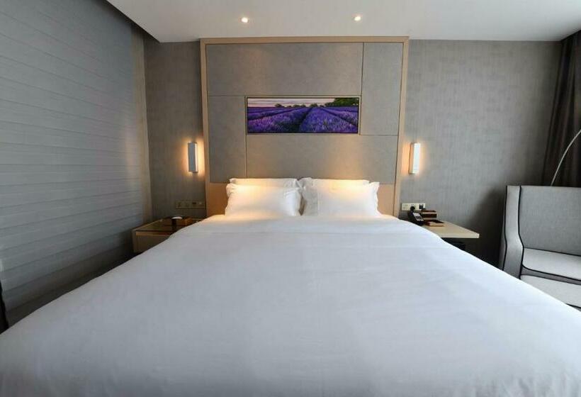 带大床的行政房间, Lavande Hotel Huizhou High Speed Railway South Station Wanlian Square