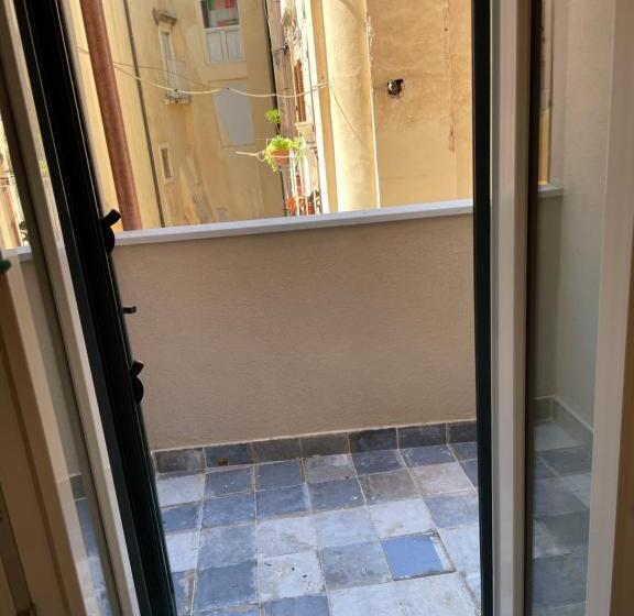 バルコニー付スタンダード４ベッドルーム, Palazzo Campisi Rooms