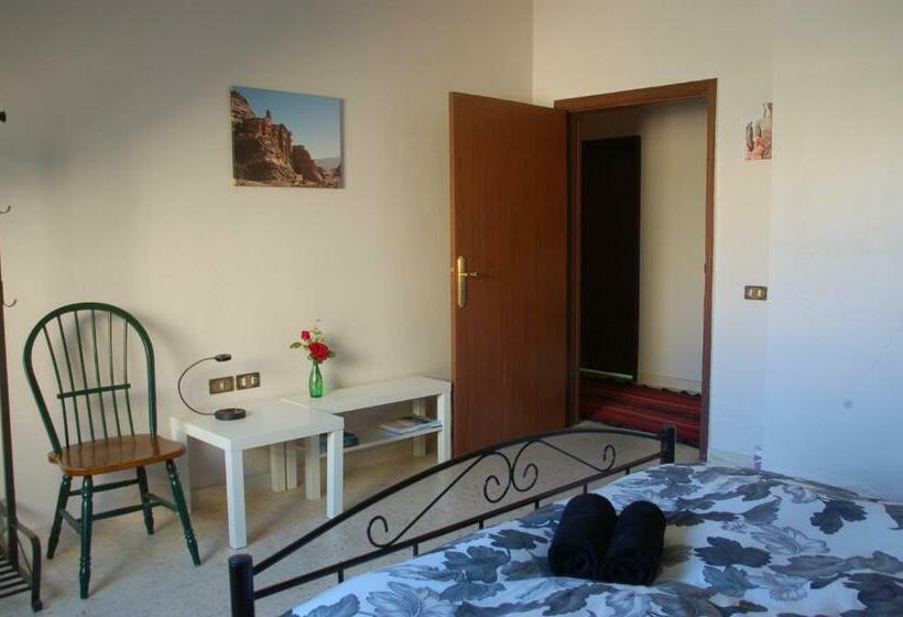 اتاق استاندارد با سرویس بهداشتی مشترک, B&b Petra Fig Tree Villa