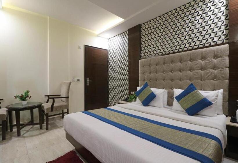 스탠다드 룸 킹사이즈 침대, Mannat International By Mannat