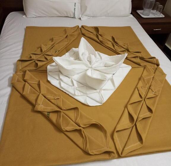 חדר דלוקס, Sahara Inn