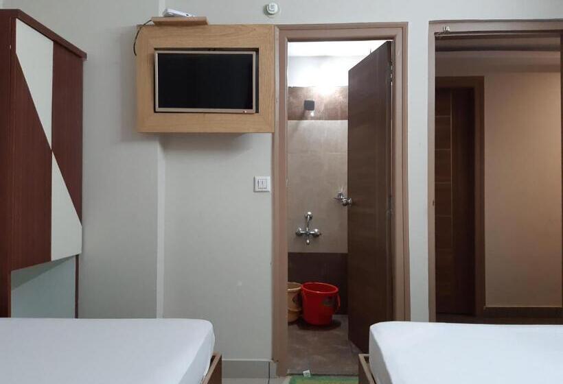 חדר דלוקס לארבעה, Sahara Inn
