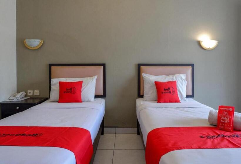 Номер Deluxe, Reddoorz At Jalan Sriwijaya Semarang