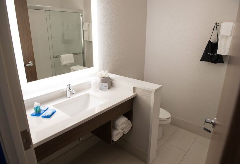 Люкс, Holiday Inn Express & Suites Dayton North   Vandalia, An Ihg