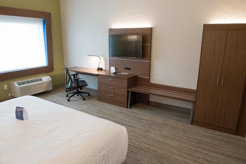 Номер Стандарт Кровать Кинг Адаптированный для Инвалидов, Holiday Inn Express & Suites Dayton North   Vandalia, An Ihg