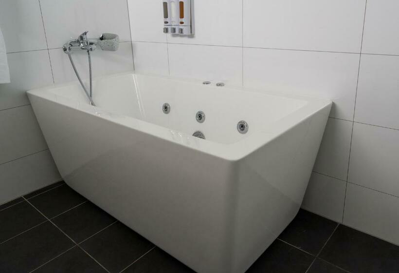 Номер Superior Кровать Кинг, Lakeside Inn Wollongong