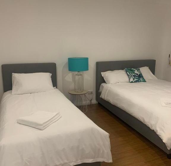 Апартаменты 2 Спальни, Lakeside Inn Wollongong