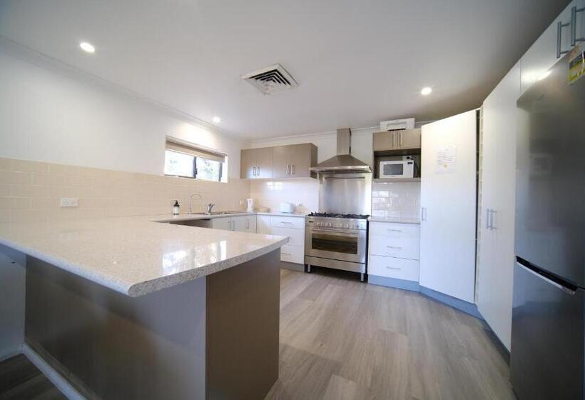 Апартаменты 2 Спальни, Lakeside Inn Wollongong
