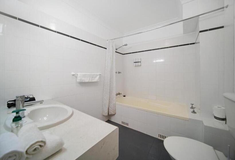 Номер Стандарт Трехместный, Lakeside Inn Wollongong