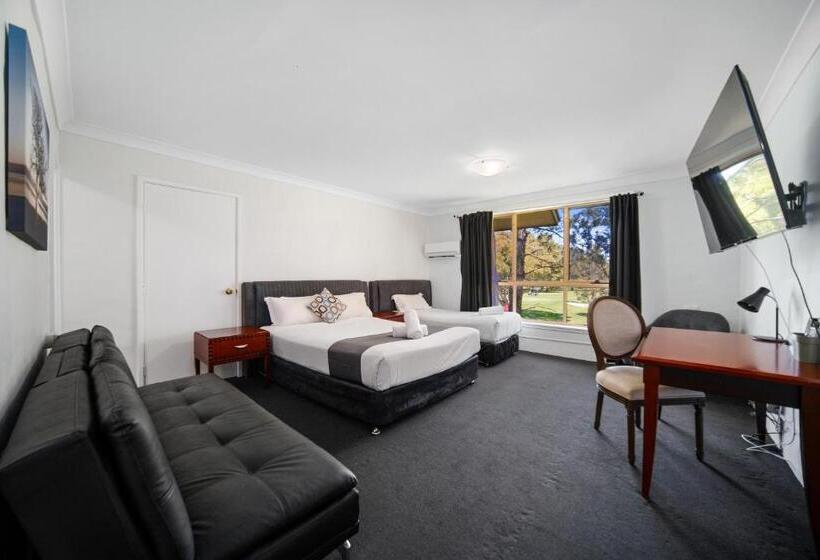 Номер Стандарт Трехместный, Lakeside Inn Wollongong