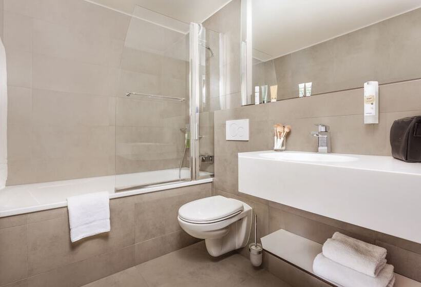 Семейный Номер, Everness Hotel & Resort