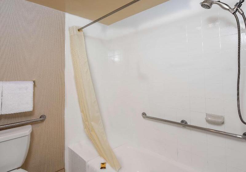 Семейный Номер, Everness Hotel & Resort