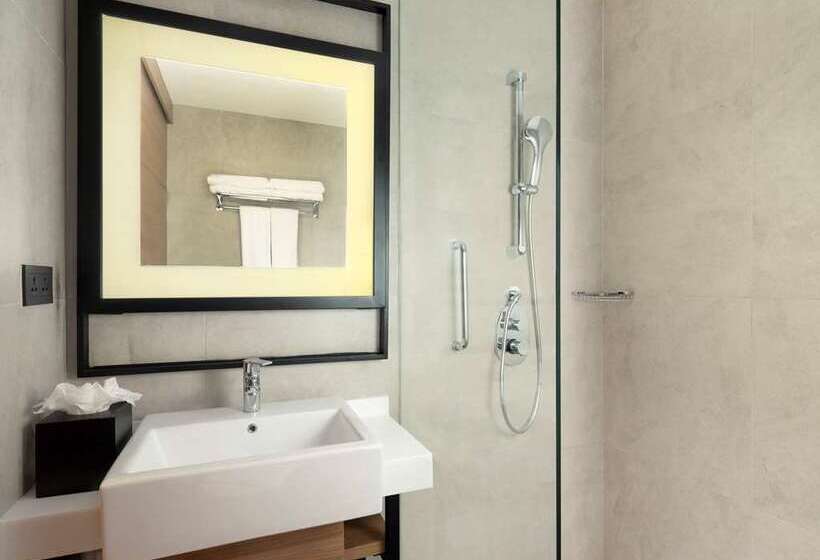 חדר סטנדרט עם מיטת קינג, Hilton Memphis