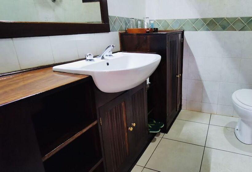 اتاق استاندارد, Jinja Nile Resort