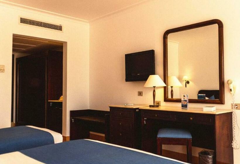 Chambre Familiale Vue Piscine, Labranda Royal Makadi