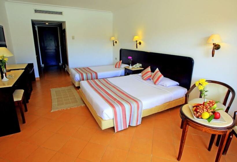Chambre Familiale Vue Piscine, Labranda Royal Makadi
