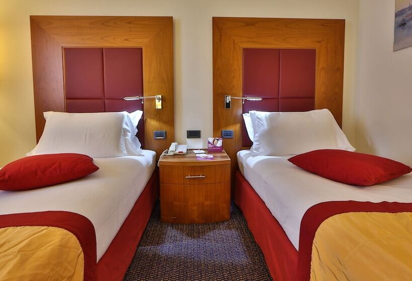 장애인을 위한 스탠다드 룸, Crowne Plaza Venice East, An Ihg