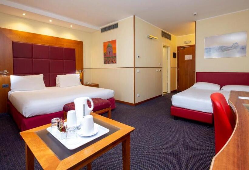 패밀리 룸, Crowne Plaza Venice East, An Ihg