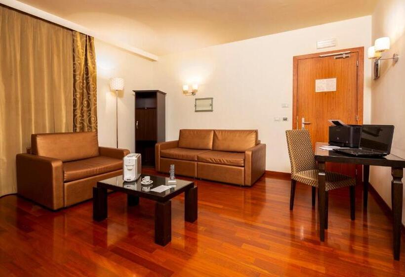 패밀리 스위트, Crowne Plaza Venice East, An Ihg