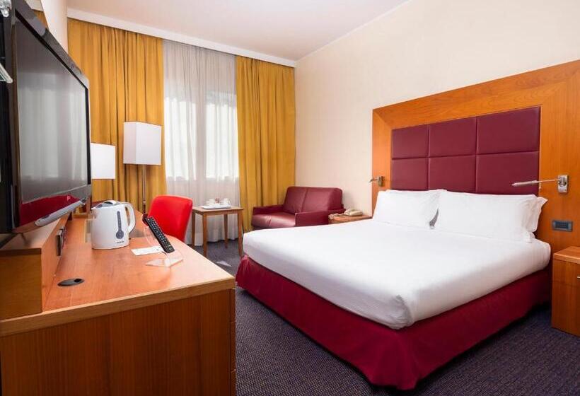 스탠다드 트리플 룸, Crowne Plaza Venice East, An Ihg
