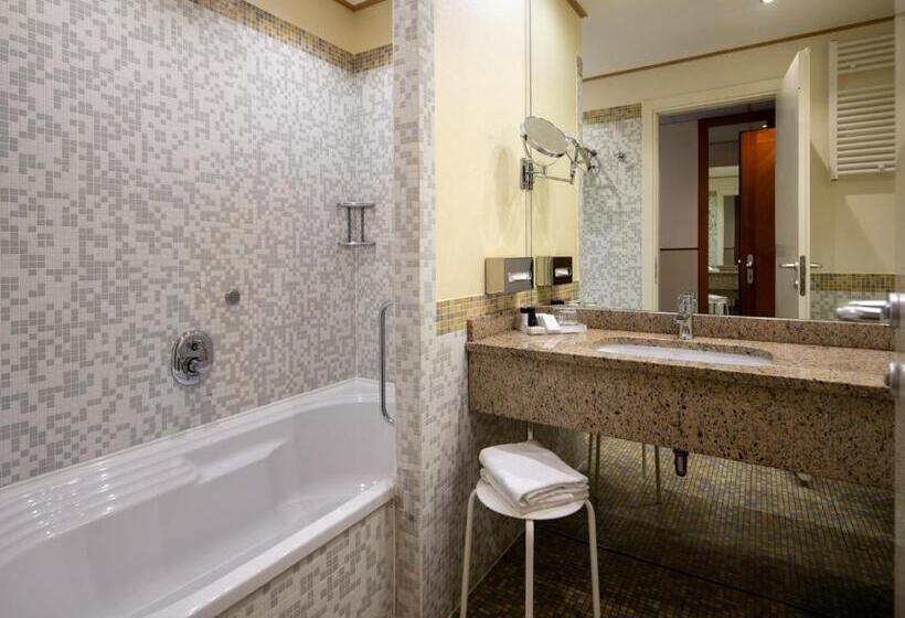 스탠다드 트리플 룸, Crowne Plaza Venice East, An Ihg