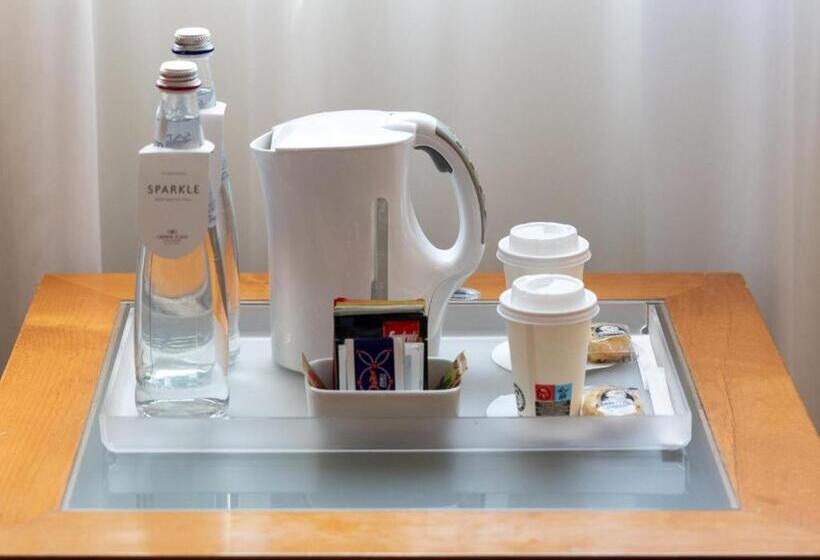 패밀리 연결 룸, Crowne Plaza Venice East, An Ihg