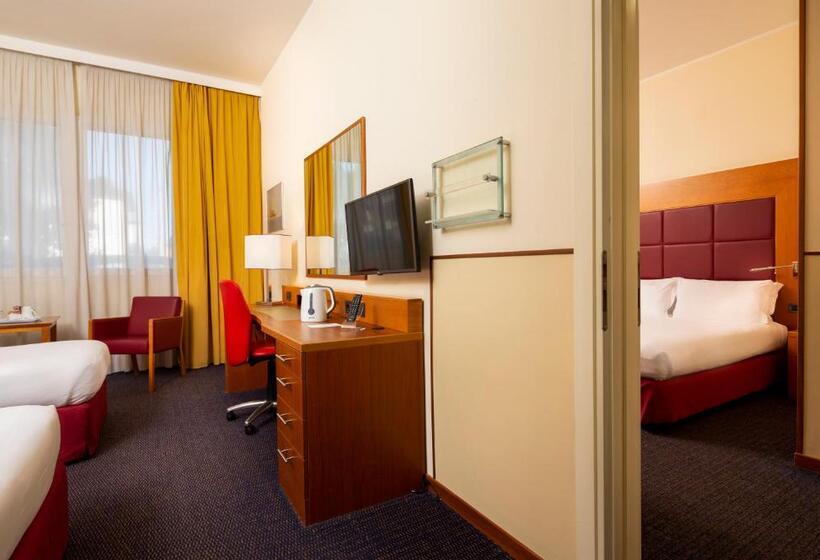 패밀리 연결 룸, Crowne Plaza Venice East, An Ihg