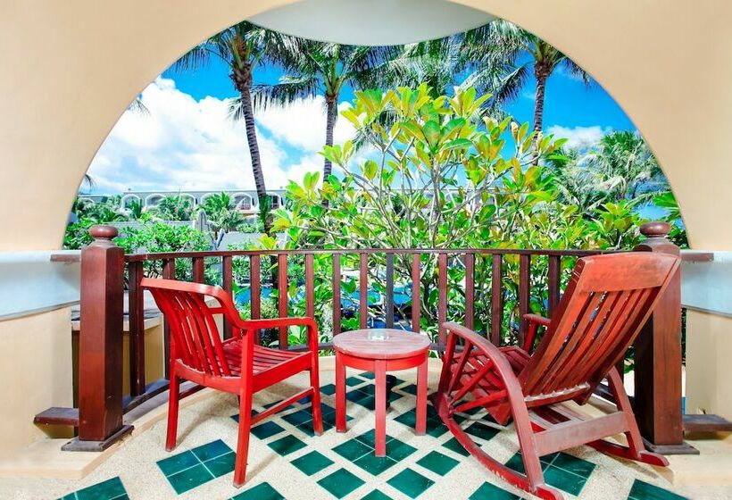 Номер Deluxe Вид на Бассейн, Phuket Graceland Resort and Spa