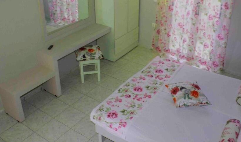 Номер Economy, Plessas Palace
