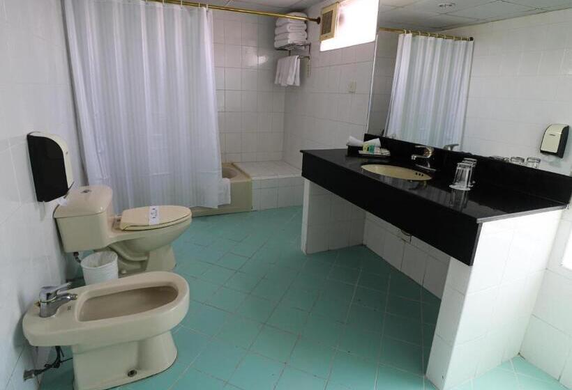 اتاق استاندارد سه نفره, Miramar