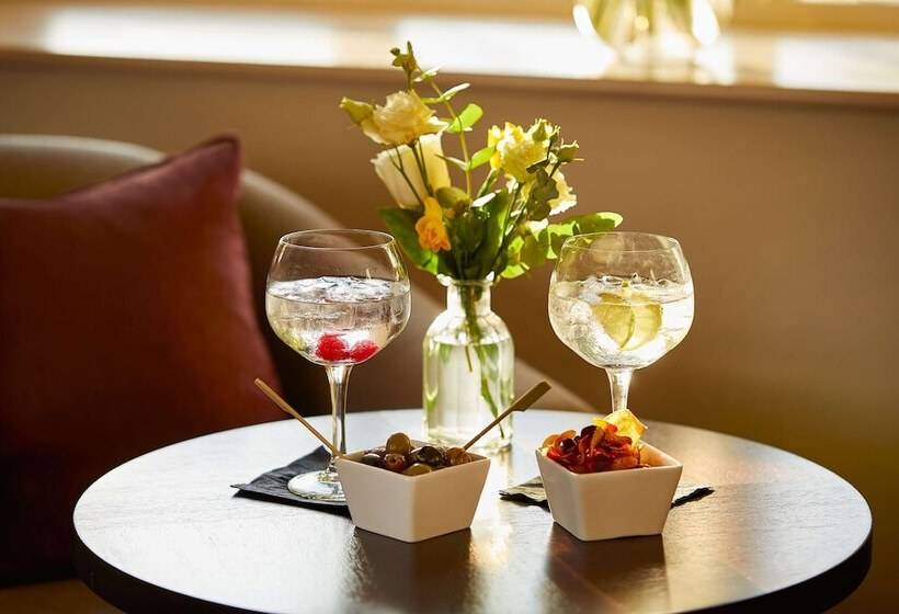 Семейный Номер Deluxe, Macdonald Old England Hotel & Spa