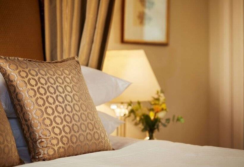 Номер Deluxe, Macdonald Old England Hotel & Spa