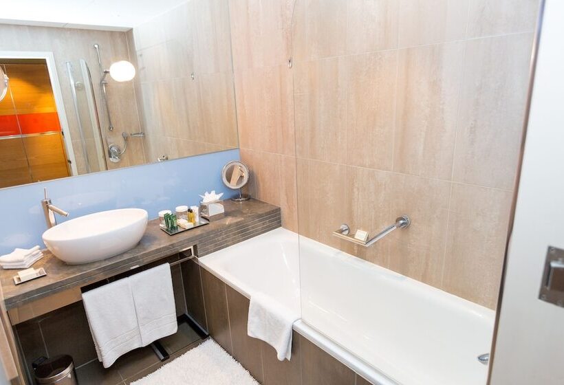Номер Стандарт, Hilton London Tower Bridge