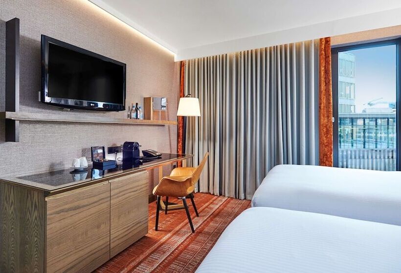 Номер Deluxe, Hilton London Tower Bridge