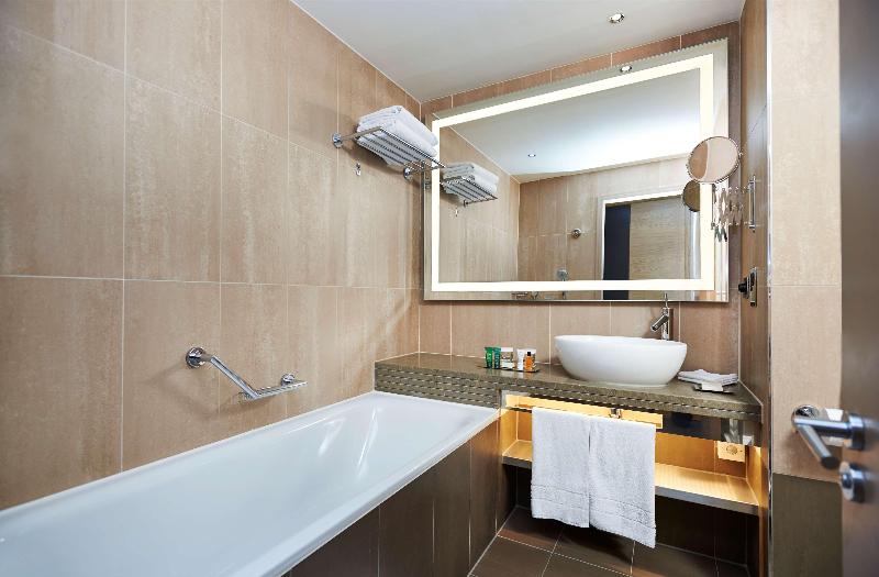 Номер Deluxe, Hilton London Tower Bridge