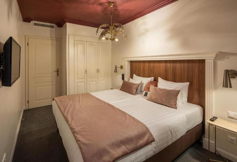 高级三人间, Queen S Court Hotel & Residence